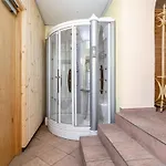 Schweizerhof Arnika Апартаменты *