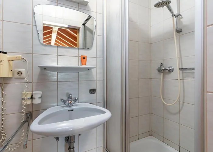 Schweizerhof Arnika 公寓 *